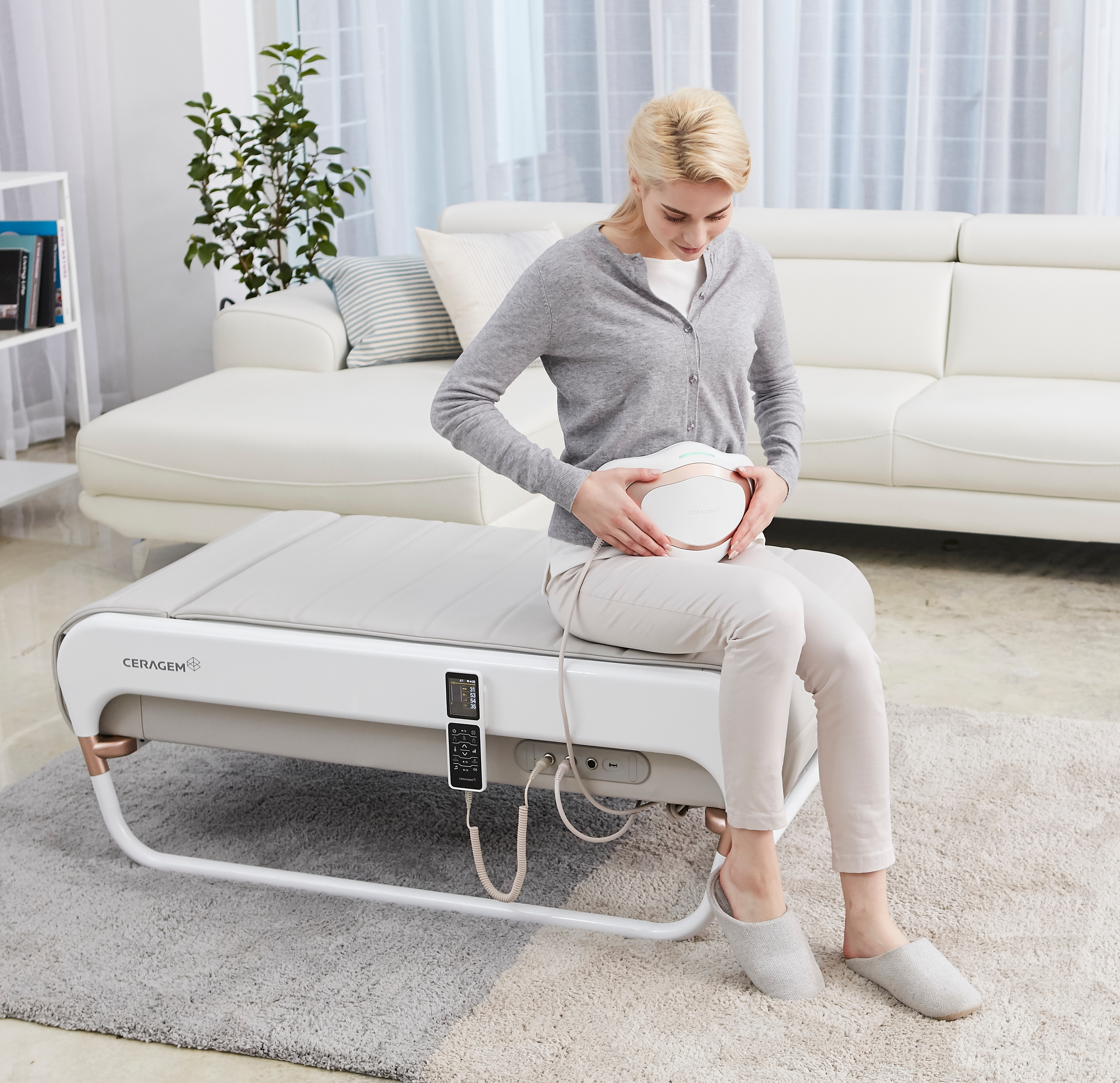 CERAGEM V4 Therapeutic Massage Bed